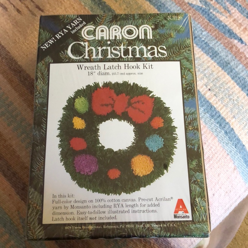 Caron Christmas Wreath Latch Hook Kit